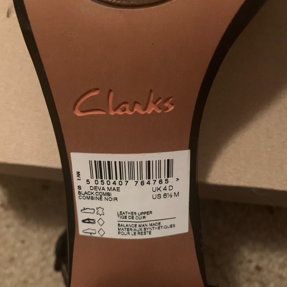 ✨Host Pick✨ Clarks Black Leather Heels Size 6 - Picture 3 of 3